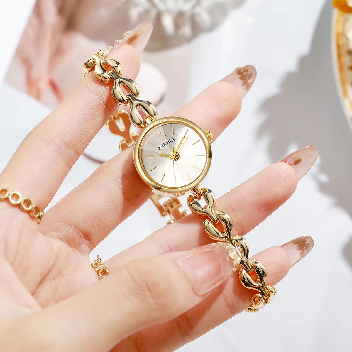 Elegant Women's Quartz Watch – Small Dial Heart Chain Bracelet Minimalist Wristwatch