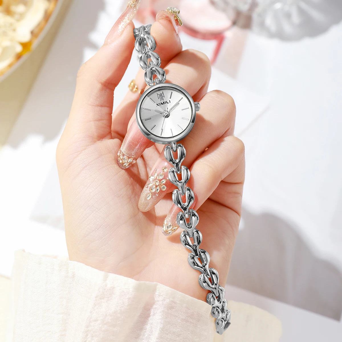 Elegant Women's Quartz Watch – Small Dial Heart Chain Bracelet Minimalist Wristwatch