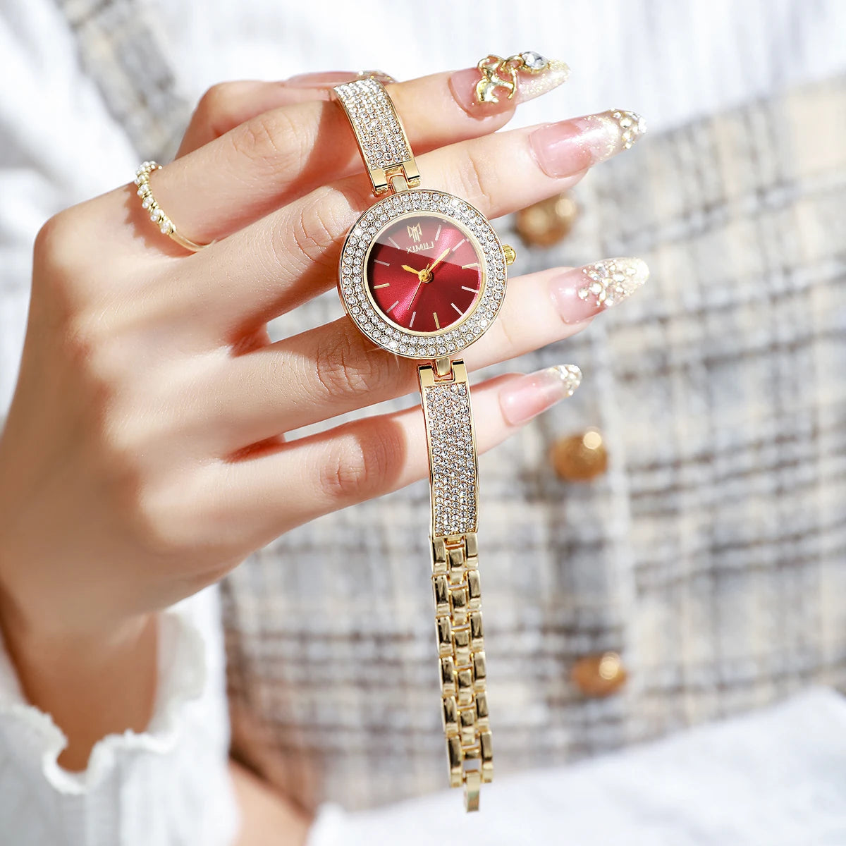Luxury Rhinestone Bangle Women's Quartz Watch – Full Diamond Bezel Bracelet Wristwatch